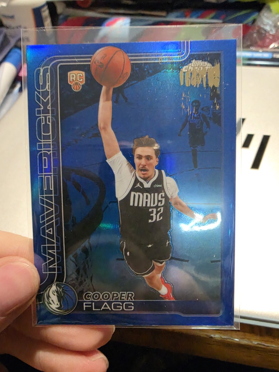 ImSoooobabe's tweet photo. @Topps 1/1 rarest card in update. Color match super duper blue fractor non numbered https://t.co/VLz3wy0ioI