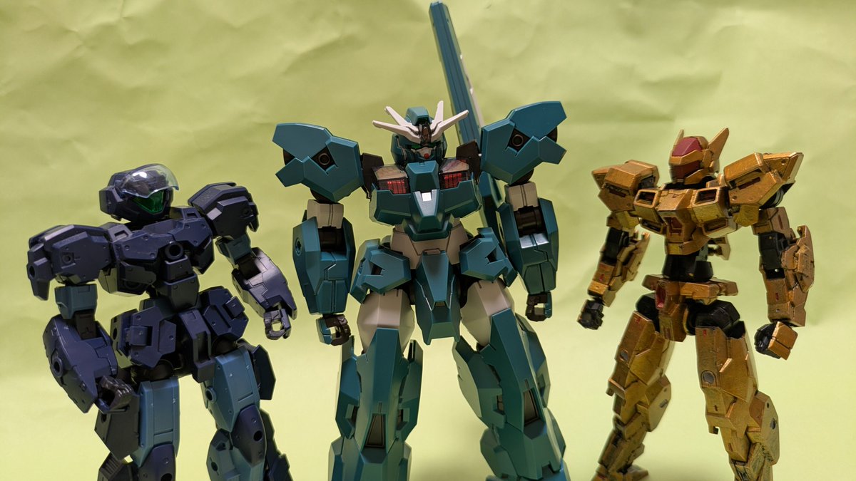 rone_log's tweet photo. 8月8日土曜日です。
おはようございます！
昨日はガンダムルブリスウルを夜遅くまで作っていたのでまだ少し眠いです……。
でも、今日はガンダムレオパルドのプラモデルを買いに行こうと思います！
#ガンプラ 
#30MM
#ガンダムルブリスウル https://t.co/L7Ty6hZpSM