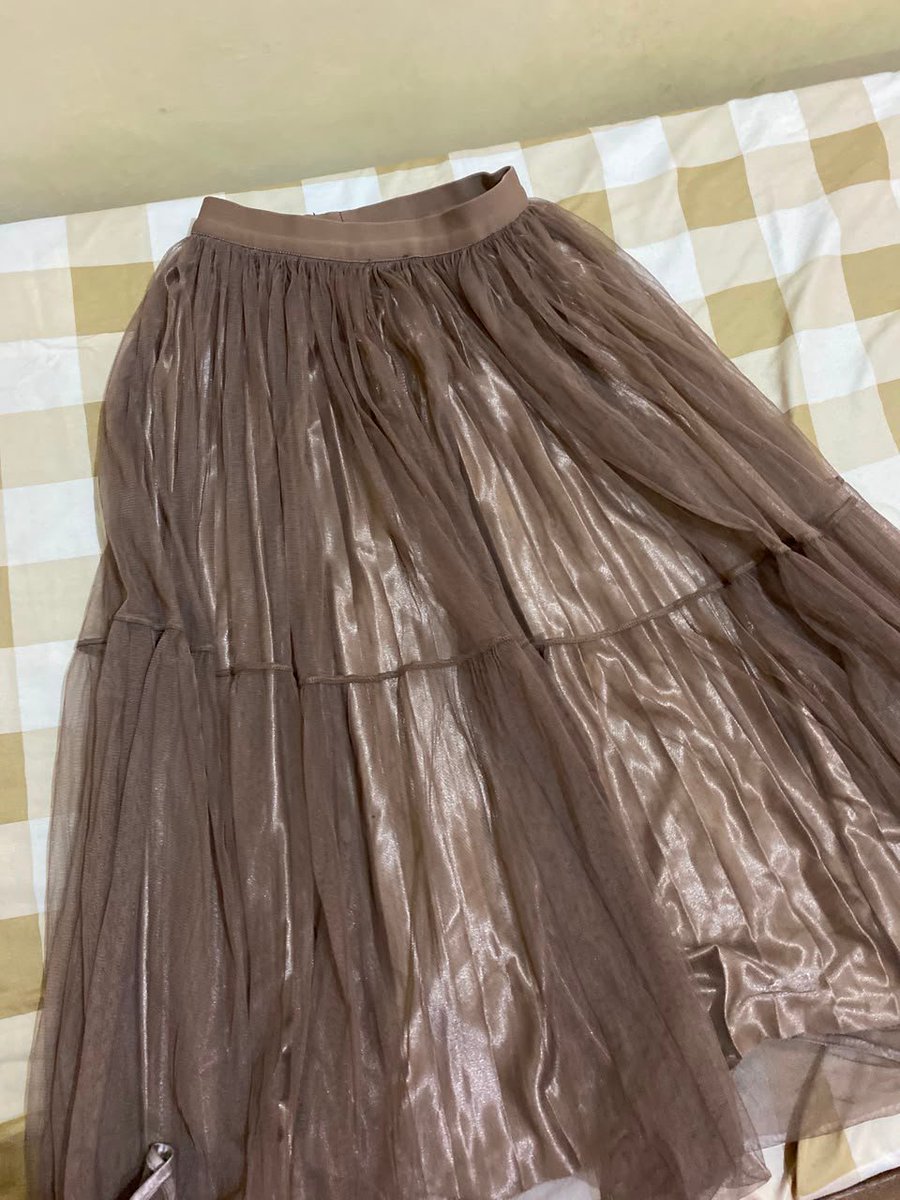 prelovedtemcyy's tweet photo. midi skirt furringnya shimer elegant bgt 50k ya 2x use only https://t.co/TtNeppd37O