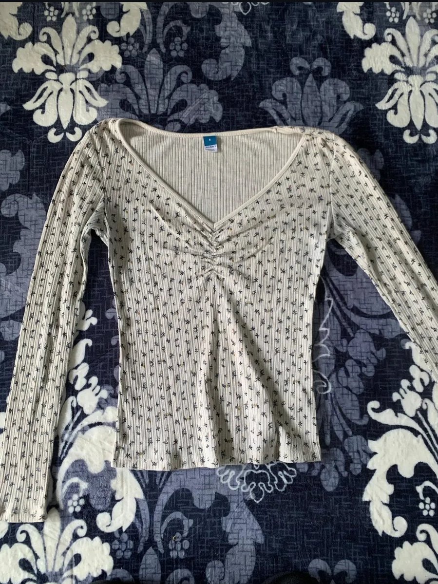 prelovedtemcyy's tweet photo. long sleeve from old navy cantik motifnya 100k only https://t.co/nmsGzYFqIR