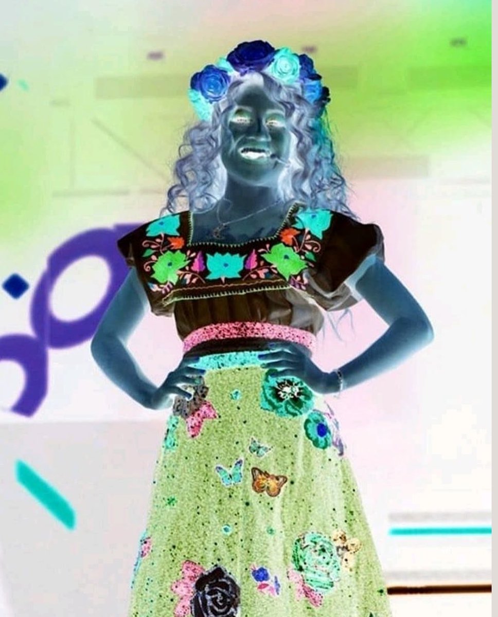 team0karol's tweet photo. #2AMXLatinGRAMMY https://t.co/l6wV65jIsg