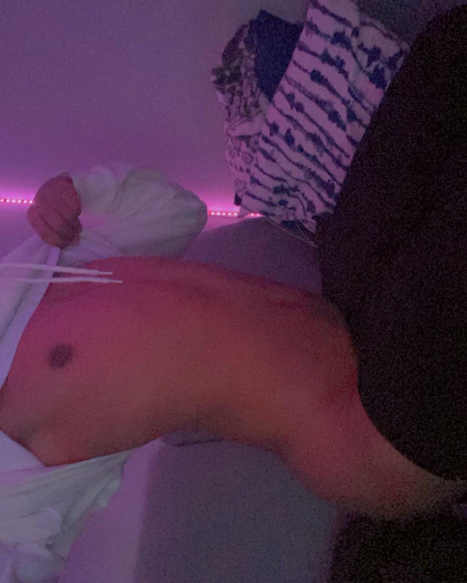 sweetttboiii's tweet photo. My old account got banned please follow my new account:3 https://t.co/uVxtwWVadU