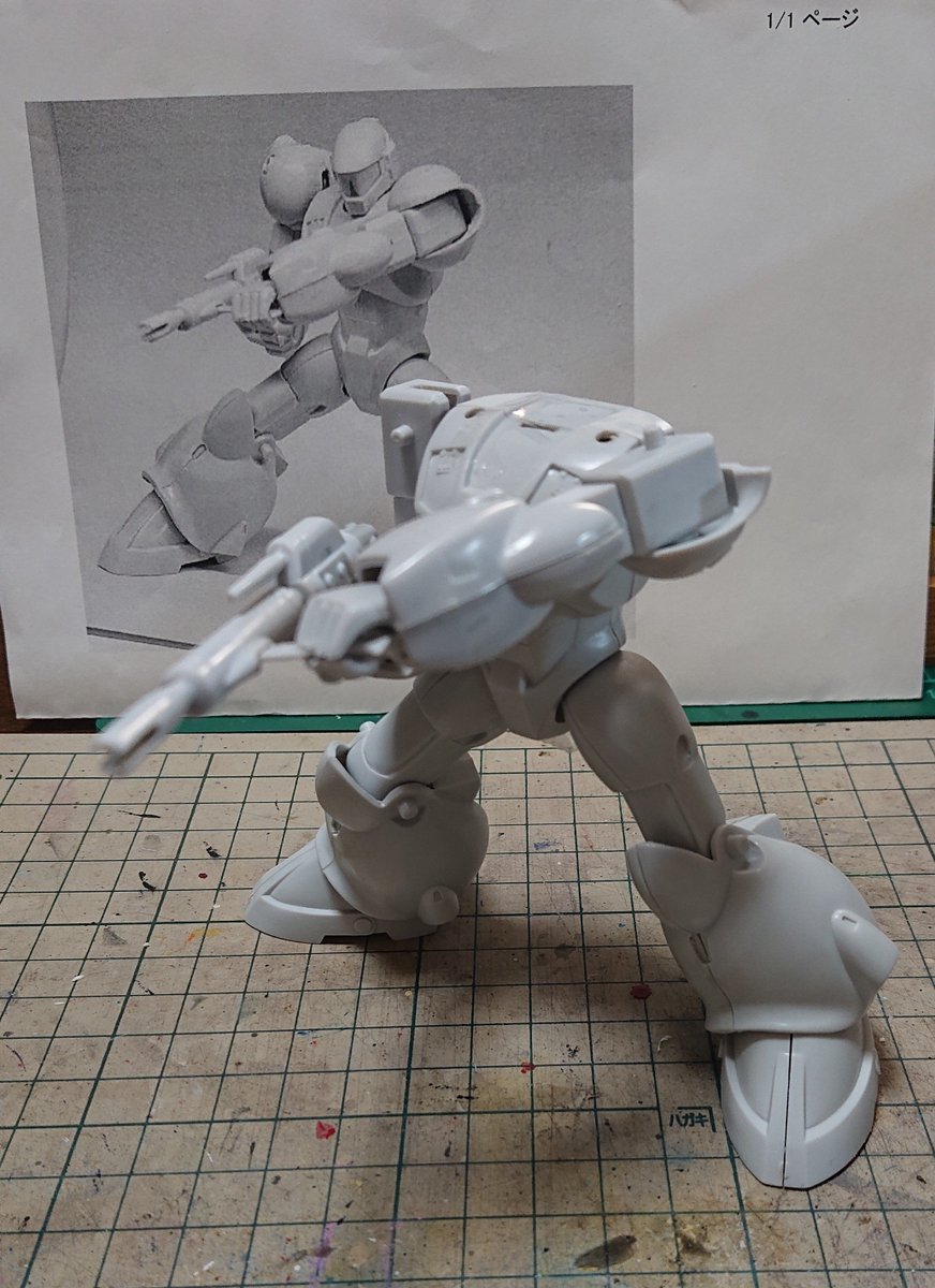 YANPYOU_MODELER's tweet photo. 肩(胸部？)にPCを2個仕込んで、引き出しと怒り肩に出来るようにして、ライフルの両手持ちがキマるように。
お手本の完全再現にはならなかったけど、まあまあできたので満足♪
#酒餅16文キック https://t.co/Dp2rV5Ui0o