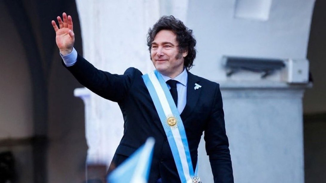 eve_barroso's tweet photo. Otra semana de buenas noticias para los argentinos 🇦🇷👏🏻

✅ Confirmación de la visita del Papa León XIV a la Argentina.
✅ Récord histórico de exportaciones mineras.
✅ Aerolíneas Argentinas sigue dando ganancias.
✅ Media sanción a la Ley de Inviolabilidad de la Propiedad Privada.
✅ El turismo continúa batiendo récords.

Argentina avanza de la mano de @JMilei