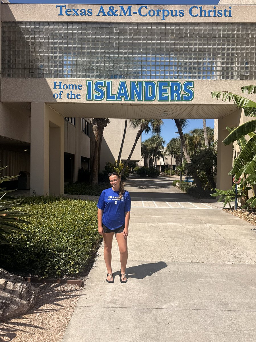 AnnaTurner29's tweet photo. I am excited to announce I will be committing to play division 1 softball at Texas A&M Corpus Christi! Thank you to everyone who helped me along the way and believed in me! Go Islanders! 🌊🤙💙💚 @IslandersSball @GoCoacher @coachsuire @bhs_tiger @VisionArkansas @Calliecutie44 @DiamondAddicts