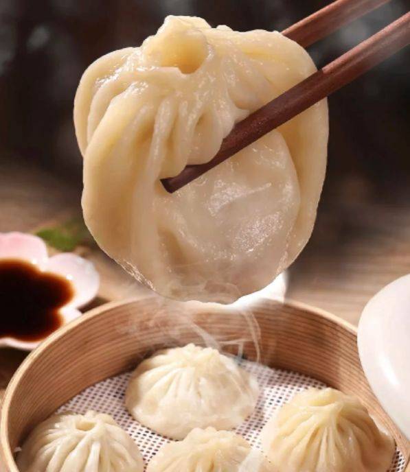 Esuel885's tweet photo. 刚出锅的肉包冒热气，咬一口爆汁，今天的快乐是碳水给的！ https://t.co/ODsApbUjcp