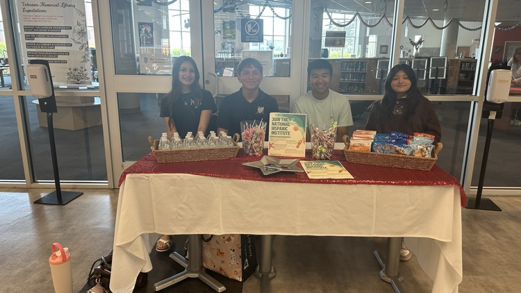 VMHSEagles's tweet photo. Today we welcomed our newest Eagles and their families to Eagle Camp! 🦅

Families explored our clubs and organizations, learned a bit about the Eagle way, and wrapped up the evening together at our tailgate. 

We’re excited to welcome the Class of 2030. ❤️💙 https://t.co/7vx4Z2tXVz