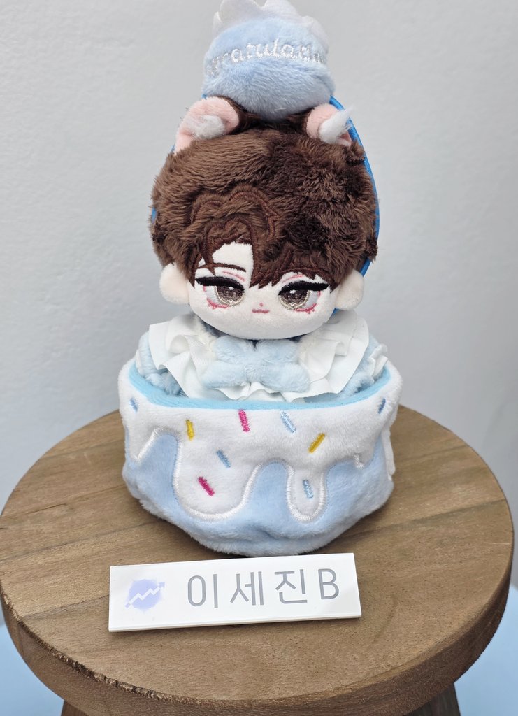 sss_mango's tweet photo. 같이 방문한 친구들에 밀려 남은 사진이 적지만 너무 반짝반짝 예쁘게 꾸며져 있었고
탐내던 솜세진이들이 다 여기모여있어서 눈물🥲
짧지만 아름다운 시간이었어요
주최님 스텝님들 다 너무 고생하셨을거 같고 덕분에 행복했습니다

감사해요💙🩵💙🩵 https://t.co/H881shCKca