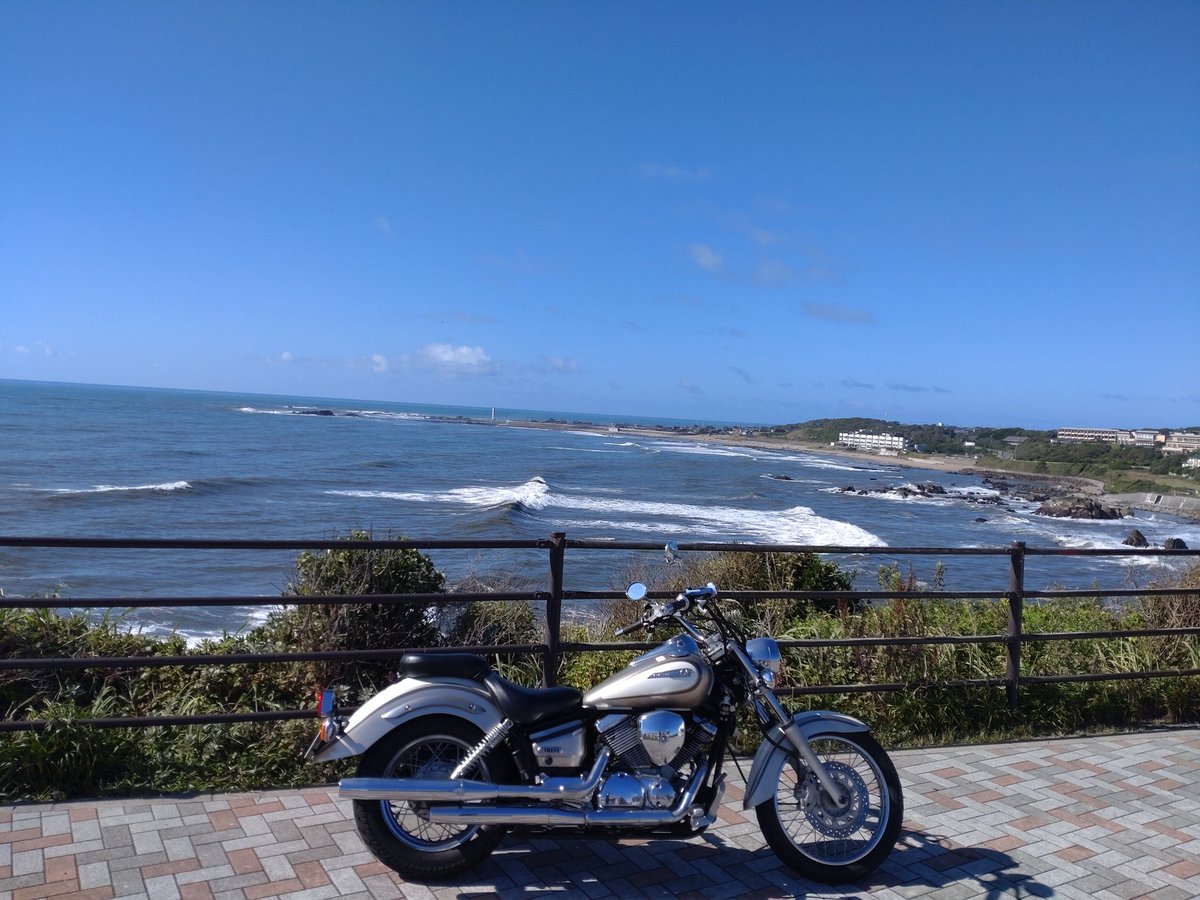 mgAlCZ28uF6XGOK's tweet photo. 一ヶ月ぶりのバイク👍海沿い走ると気持ちがいい😁朝乗ったのに汗だくに😂
#ds250 https://t.co/JyEao3lMY5