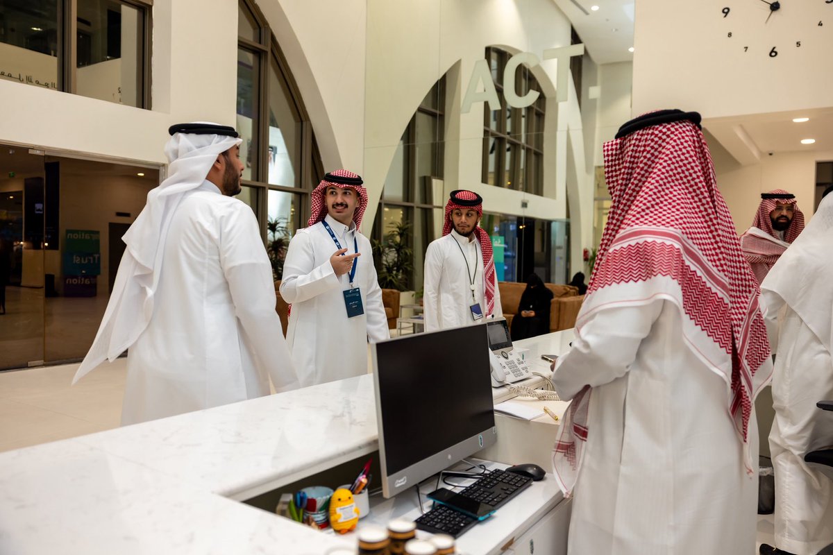 SaadAlFraidy's tweet photo. سعدت بحضور برنامج التميز في الظهور الإعلامي الدبلوماسي الدولي، في تجربة ثرية ومختلفة جمعت بين الإعلام، والدبلوماسية، ومسؤولية تمثيل الوطن بصورة تليق بمكانته.

كل الشكر لفريق العمل جميعًا على جهودهم وتنظيمهم، وأخص بالشكر والتقدير الإخوة الغالين: @baderalharthi5، @AYESHABULIL، @MajedOfficia1 وكافة أعضاء فريق عمل مجتمع أسوة @oswah_community على ما قدموه من جهد وحرص لإنجاح هذه التجربة.

ممتن لهذه التجربة، ونسأل الله أن يكتب أثرها، وأن نكون دائمًا عند مستوى المسؤولية في تمثيل وطننا وخدمة مجتمعه 💚🇸🇦