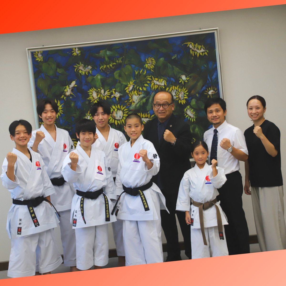 bobhase555's tweet photo. 【全国大会出場報告】
劉衛流塚本菊川龍鳳館の塚本凌羽選手と中学生男子団体の皆さんが、空手全国大会出場報告のため来庁。「菊川市の代表として練習の成果を出し切ってきてください」と激励。実際に形も披露いただき、その迫力に圧倒…。選手の皆さんの"夢叶う"ことを期待しています🍀 #菊川市 https://t.co/0SfoTZu0Ga