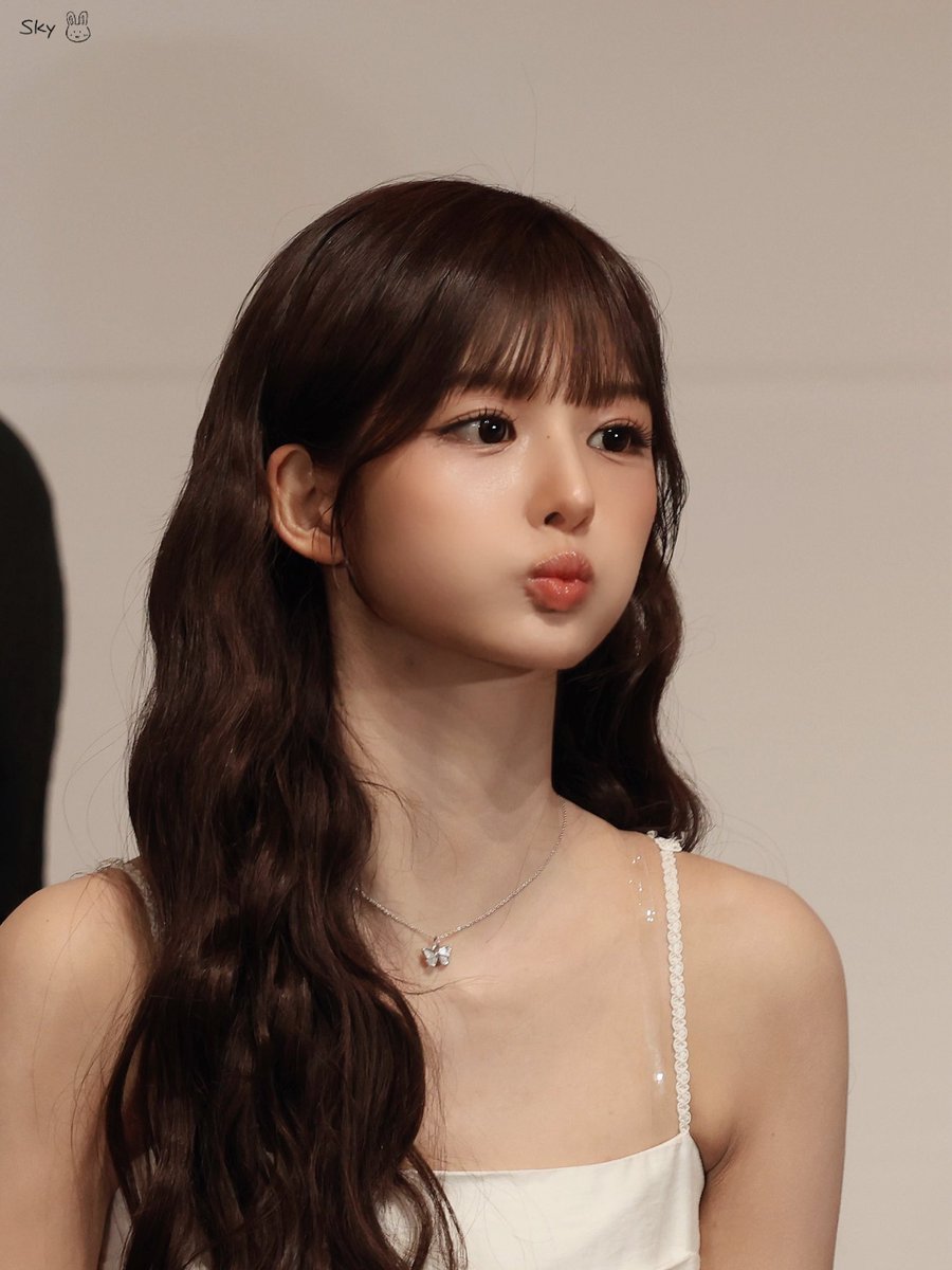 Sullyoon_Sky's tweet photo. 260806 😗

#엔믹스 #설윤 #NMIXX #SULLYOON https://t.co/m1b0BOFGsD