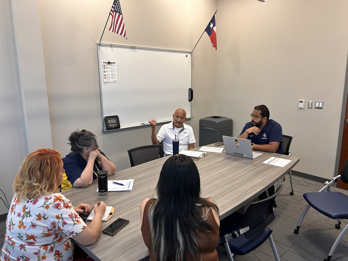 RealRobRobledo's tweet photo. #LeadershipMatters @EastwoodHQ!

@RudyMaciasEdu &amp; @GutierrezF_ Empowering Others Through Structured Agendas and High Expectations. 

Standing Item: 

            💛𝑰 𝑳𝒐𝒗𝒆 𝑻𝒉𝒊𝒔 𝑷𝒍𝒂𝒄𝒆💙
#TrooperClap 👏🏽| #GoTroop 🫡 https://t.co/gfgoQ9Ezct