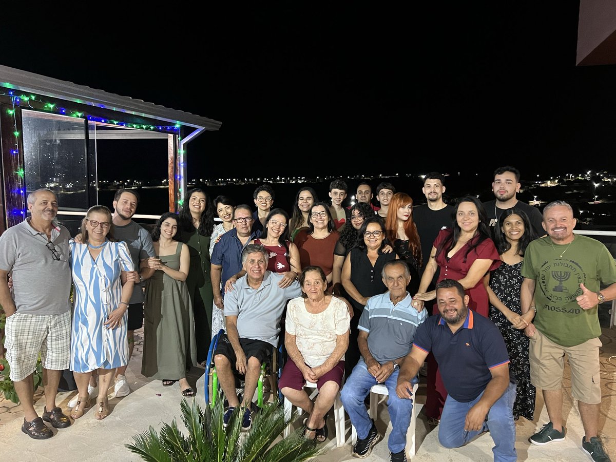 Cherrytwins13's tweet photo. Família 🧡 vitinho não gosta de foto então não teremos imagens registradas por hora kkkkk  Espindolas reuinidos eu amo 😍 https://t.co/2bUC7iBlJV