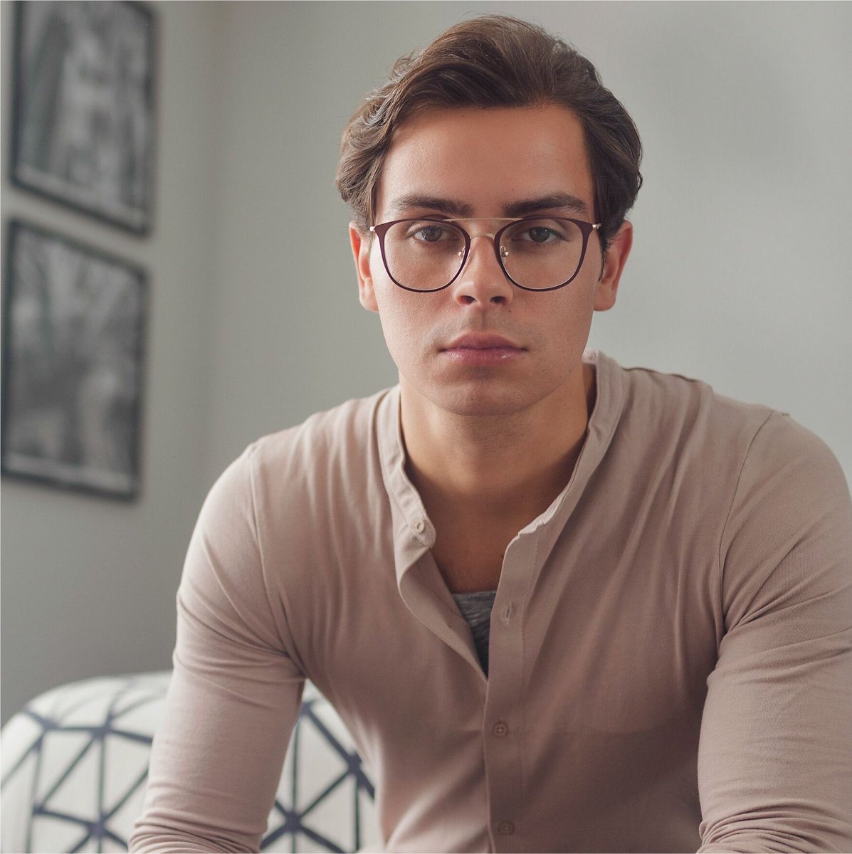 SGchartupdate's tweet photo. Jake T Austin claps back to David Henrie and how he was “kept in the dark”. https://t.co/tquEFXQpq4