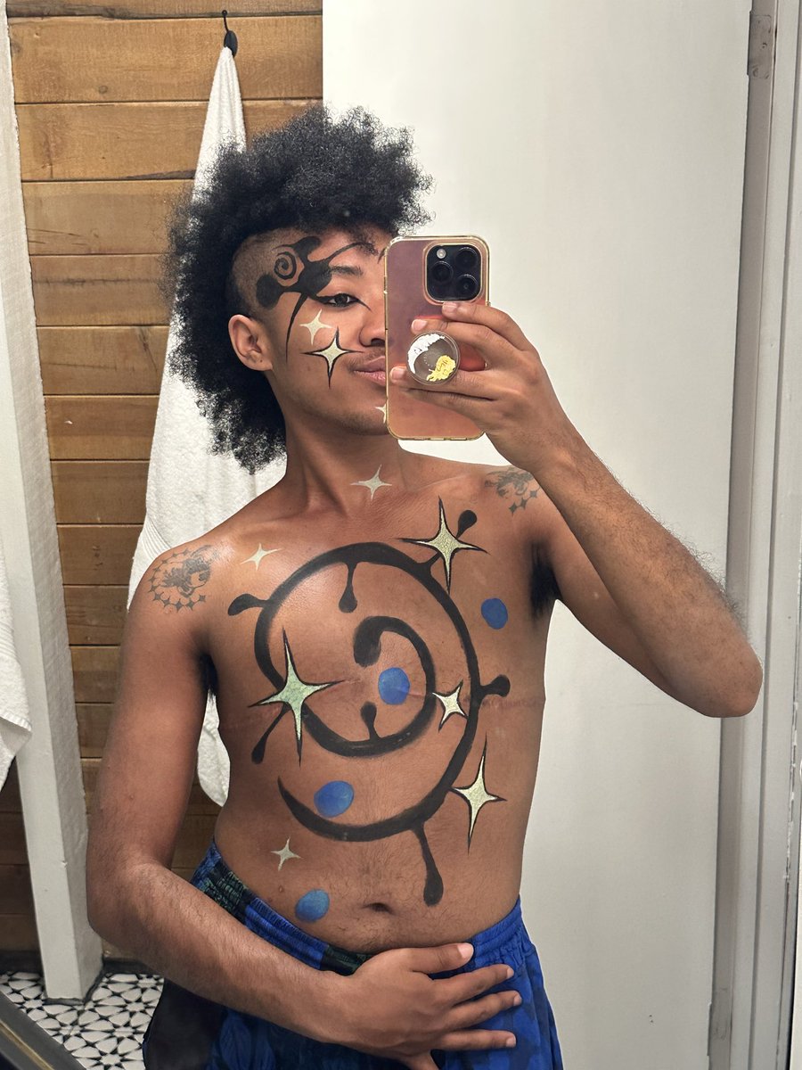 oracleofmurphy's tweet photo. happy top surgery anniversary to ME! 🌀✨🦚 https://t.co/er7hB4xlU7