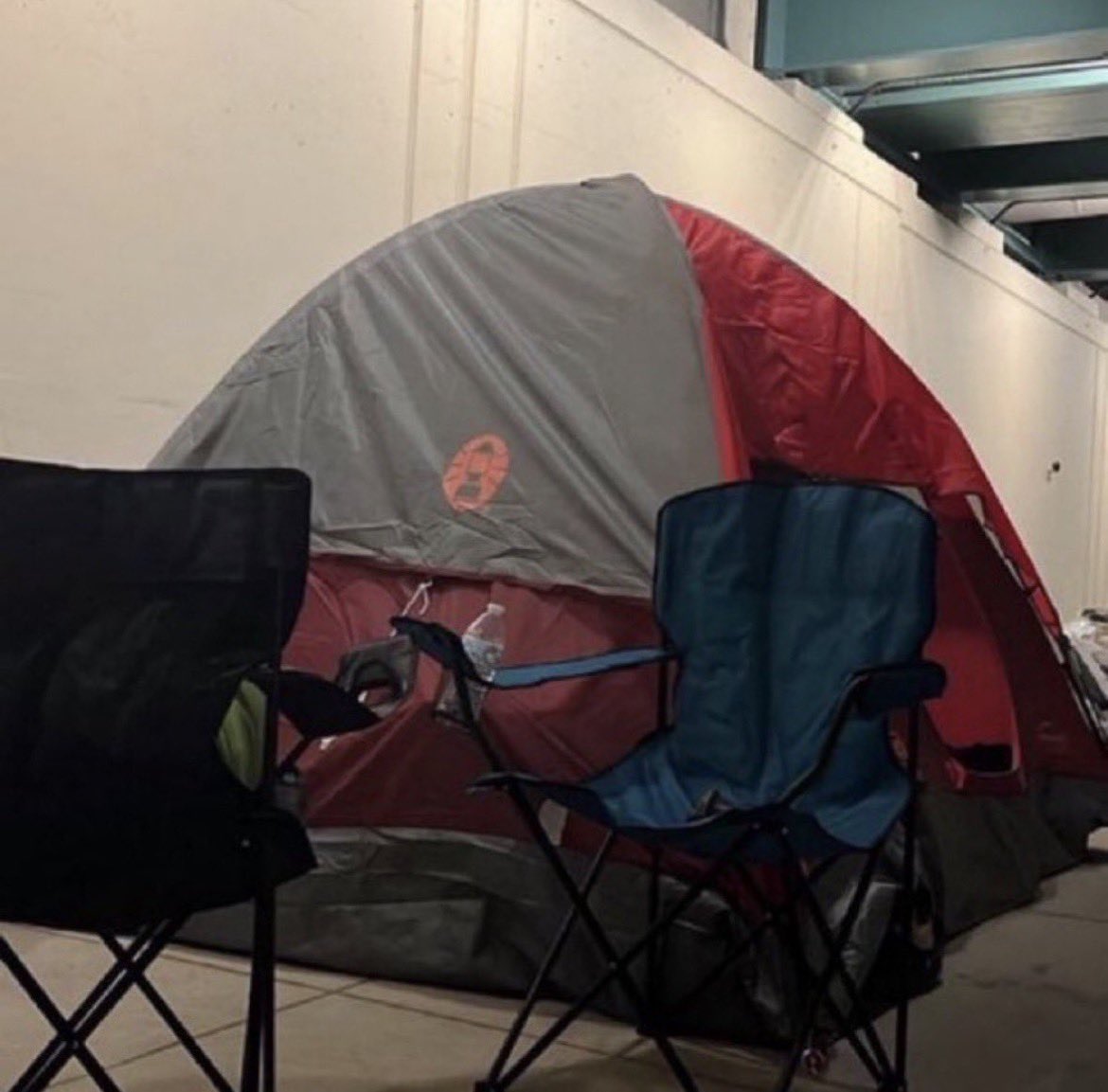 close2jules's tweet photo. Just started the line for tucker London show at ovo arena in feb 2027!! @isitaboutme and I are 1+2, come to the front for numbers!!
#rolemodel #chucktimely #satire https://t.co/BcjKfQxnkG