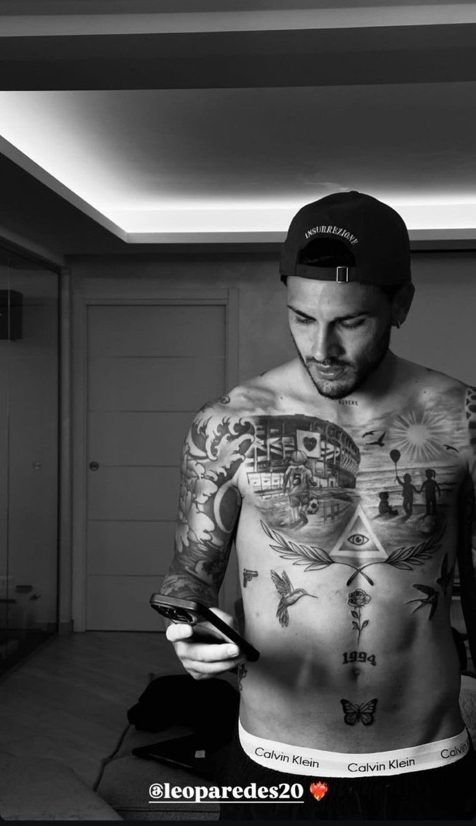 piastribosteroo's tweet photo. COMO VAS A TENER LA BOMBONERA TATUADA EN LA TETA discúlpame pero me voy a tener que desubicar https://t.co/HIDFYFPVAz
