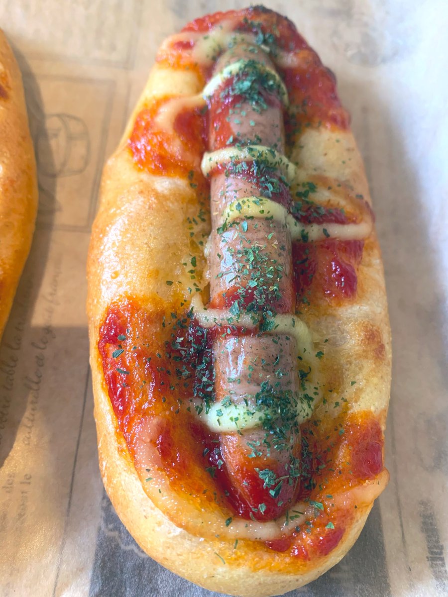 RainbowBreadDay's tweet photo. 本日も焼きたてパン並んでます✨

🌭ウイン��ーパン
🥖ベーコンエピ
🧀クリームチーズのパン（ほんのりコショウ）
🍡白玉あんぱん
本日もお待ちしております☺️

#飯能 #名栗 #ベーカリー #パン屋 #天然酵母パン https://t.co/ffjNcwzebb
