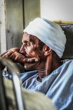 mmowafi's tweet photo. لا تعجبي يا سَلم من رجلٍ
ضحك المشيبُ برأسه فبكى
دعبل الخزاعي https://t.co/QSQmRRn4Pw