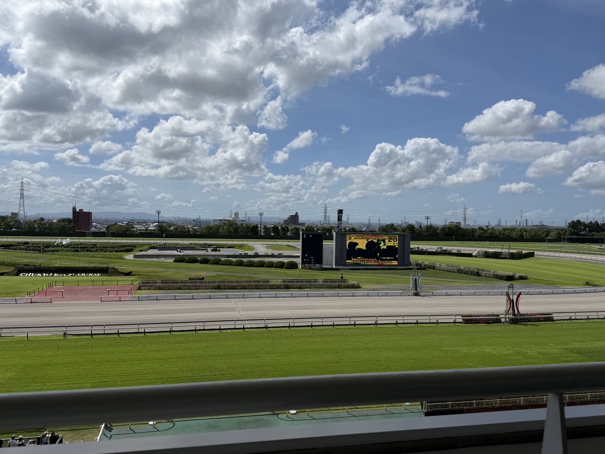 Shin73231471's tweet photo. 実家に寄ったついでに、夏の中京競馬場へ
#中京競馬場 https://t.co/BpSdwJSYWs