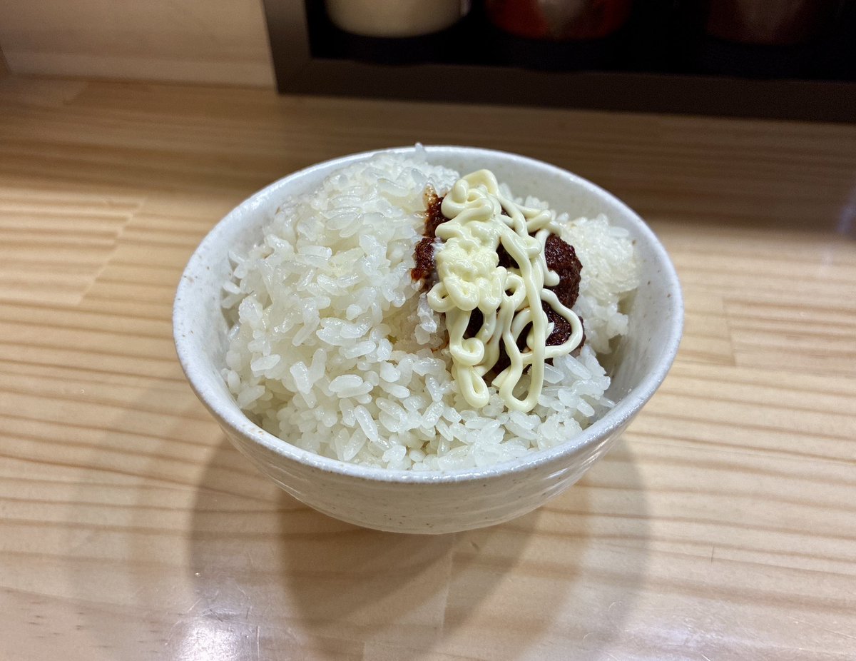 15Nonakaya's tweet photo. 十五代目野中家(立川店)です

本日も11:00〜27:00(L.O26:45)まで
元気に営業します😊

立川駅周辺に来られた際は
ぜひお立ち寄りください🍜

学生ラーメンが超お得🉐
海苔5枚と味玉
ライス食べ放題まで付いて800円‼️の
神コスパ💯

ご来店お待ちしております🙇

#十五代目野中家
#家系ラーメン https://t.co/3rRJ9cNY4I