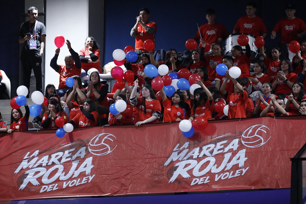 INDChileOficial's tweet photo. ¡El Parque Estadio Nacional se viste de gala! 🇨🇱 

Segunda jornada del Mundial de Vóleibol Femenino Sub 17 y nuestras seleccionadas juegan un partido clave frente a Tailandia con todo el apoyo en las gradas.

 ¡A dejarlo todo en la cancha! 🏐 https://t.co/xPP9GM6Iuy