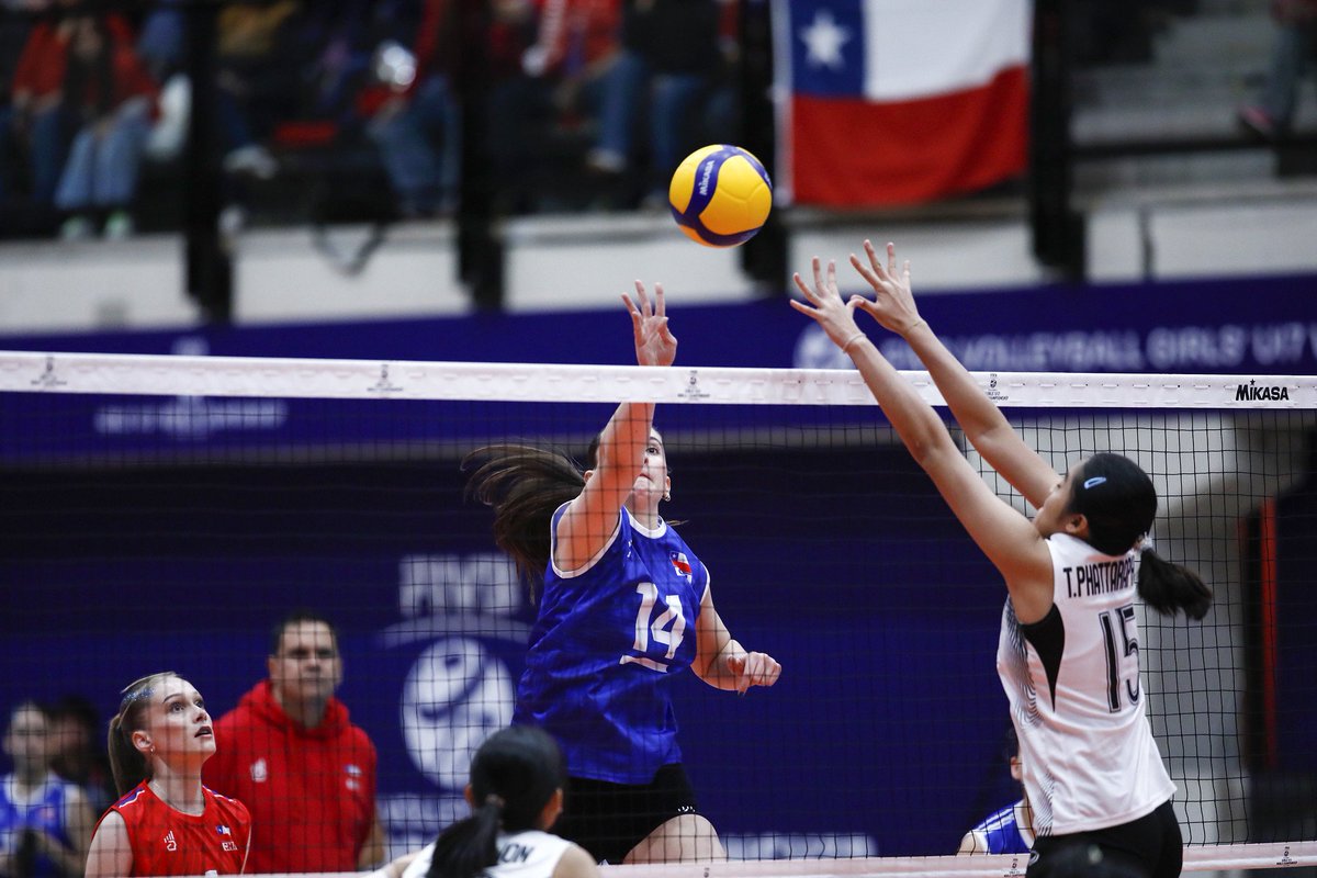 INDChileOficial's tweet photo. ¡El Parque Estadio Nacional se viste de gala! 🇨🇱 

Segunda jornada del Mundial de Vóleibol Femenino Sub 17 y nuestras seleccionadas juegan un partido clave frente a Tailandia con todo el apoyo en las gradas.

 ¡A dejarlo todo en la cancha! 🏐 https://t.co/xPP9GM6Iuy