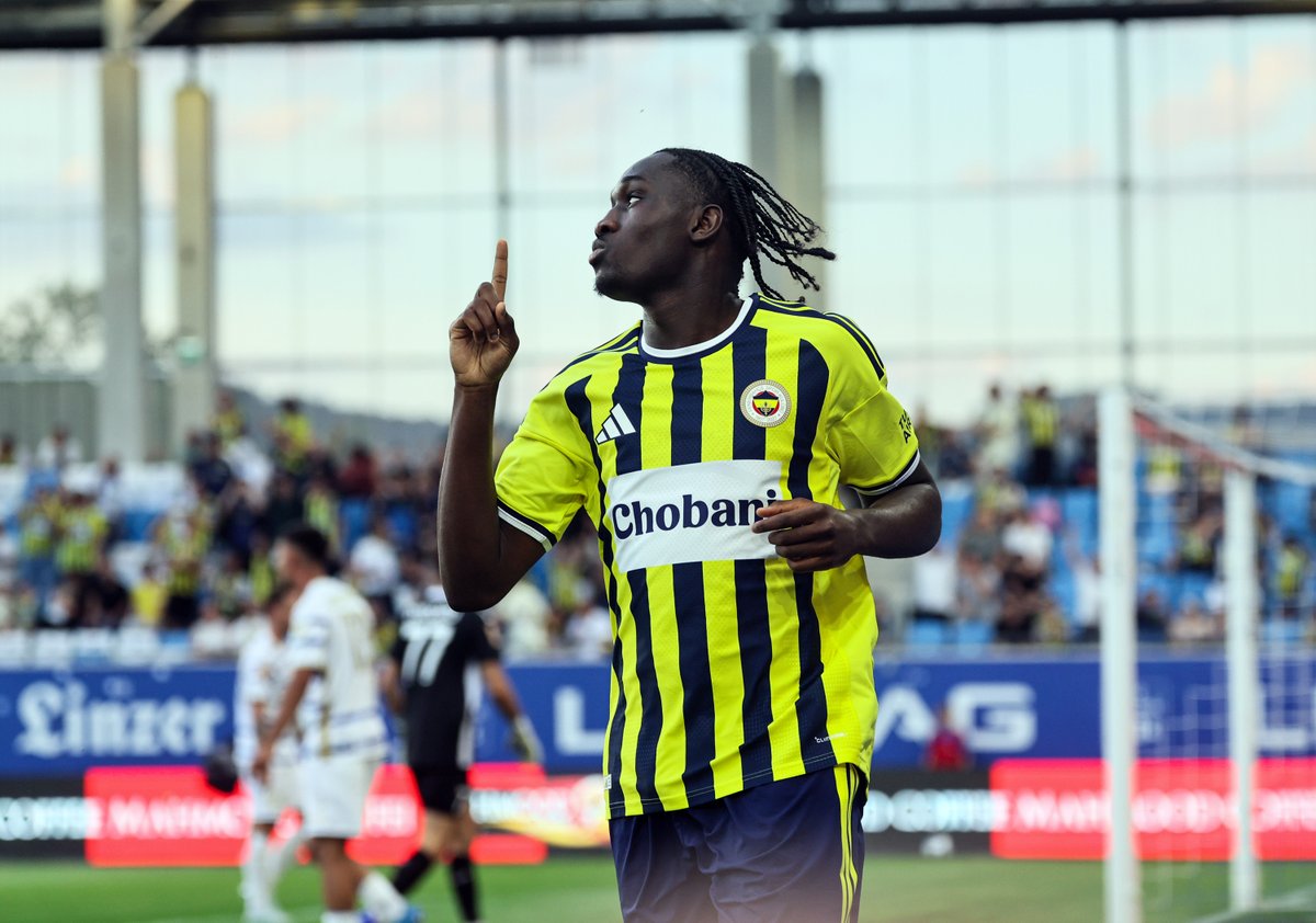 FenerFanMH's tweet photo. 🔥 FENERBAHÇE'YE ÇOK BÜYÜK ÇAĞRI!

🔥 ELDEKİNİN KIYMETİNİ Mİ BİLSEK?

🔥 ZİRA KAYBEDERSEK, BİR DAHA ELDE EDEMEYİZ!!!

🔥Sörloth, Lukaku falan filan…  

🔥Bunlar başarıya doymuş, kariyerinin son basamağında, Fenerbahçe'ye emeklilik ikramiyesi için gelecek çoktan sönmüş yıldız eskileri…  

🔥Oysa senin elinde o var.  

🔥Daha doğru düzgün bile oynamadan sıraya girdi Avrupa takımları. 

🔥Süre ver, geliştir, satış rekorunu o kıracak kulübün.  

🔥Bugün satılması senelerce konuşulacak bir fiyasko olur.  

🔥Benden söylemesi…

@musaucan33