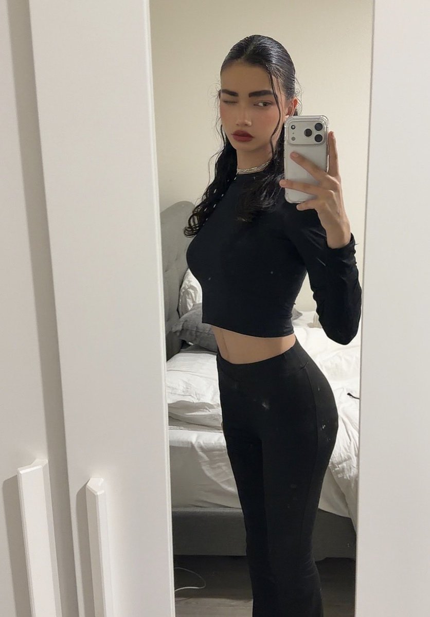 Meli2ye's tweet photo. j’aurais pas dû poster ça…
je sens que je vais regretter 😅 https://t.co/nWOC3xmdBb
