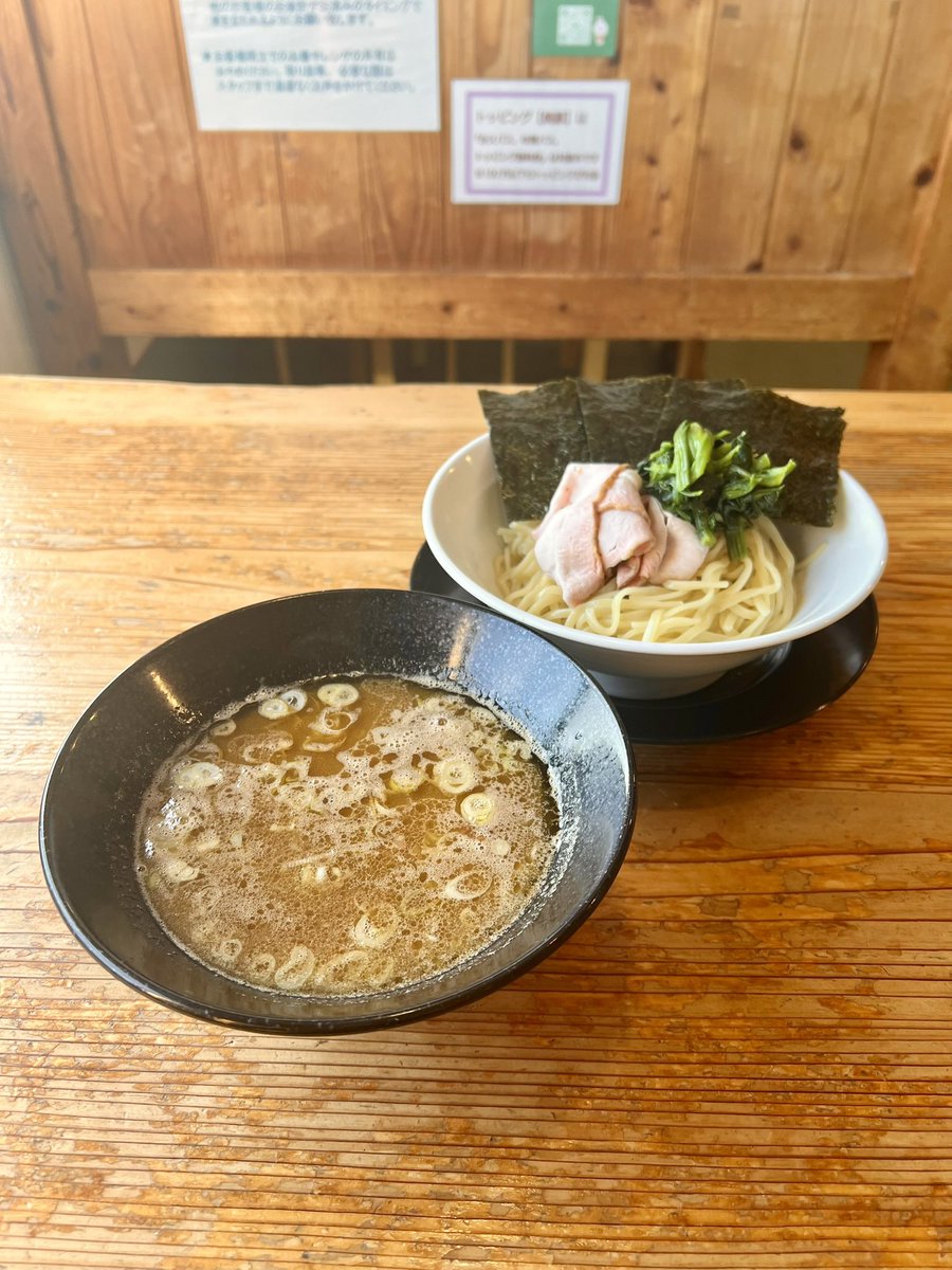 houkiya_yonago's tweet photo. おはようございます‼️
今日も朝からスープ仕上がっております‼️

限定🍜色々やってます‼️
⬇️要チェックで‼️

焼豚は肩ロースとモモ両方ありまっせ‼️

本日も🍜&🍚でよろしくやで‼️

令和8年8月8日(土)
10時30分開店で
20時30分でラストオーダー
⚠️本日は営業🗓️通り【昼夜通し営業】

⬇️昼営業のメニューです⬇️

【通常🍜】
▶︎ホンモノ家系ラーメン《 濃口or淡口 》

【限定🍜】
▶︎油ソバ
▶︎ホンモノ家系ラーメンのつけ麺
▶︎鳥取ネオ中華蕎麦
▶︎極煮干中華蕎麦

【限定🍚】
▶︎賄い飯

フォロワー限定🉐サービスはリプ欄で⬇️

#宇宙一ヒマな家系ラーメン屋
#日本一田舎の家系ラーメン
#SupportYourLocalRamenShop