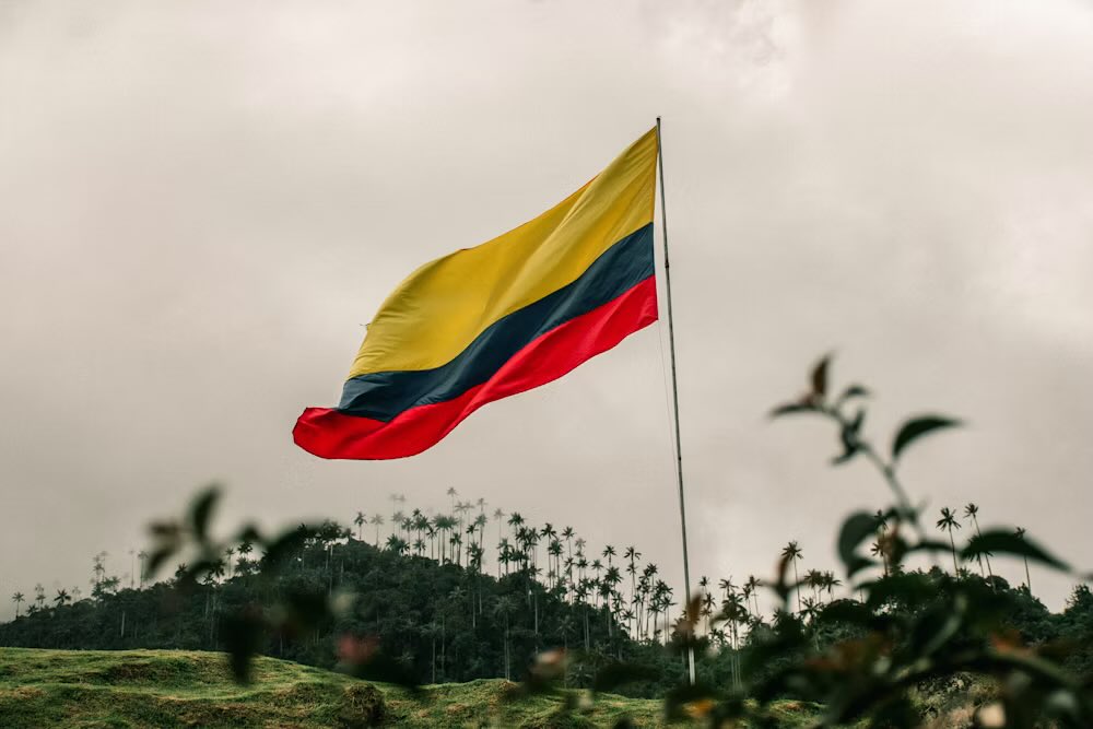 Gus_Samper's tweet photo. 🇨🇴 Hoy comienza una nueva era para Colombia.

Felicitaciones al Presidente @ABDELAESPRIELLA y al Vicepresidente @jrestrp por asumir esta enorme responsabilidad. Que esta nueva etapa esté marcada por el mérito, la seguridad, la generación de oportunidades y el trabajo incansable por todos los colombianos.

Colombia merece volver a creer, avanzar y construir un futuro de grandeza. 🇨🇴

¡Éxitos, Presidente y Vicepresidente! ¡Que viva Colombia!

#AbelardoPresidente #PatriaMilagro #Colombia #NuevaEra