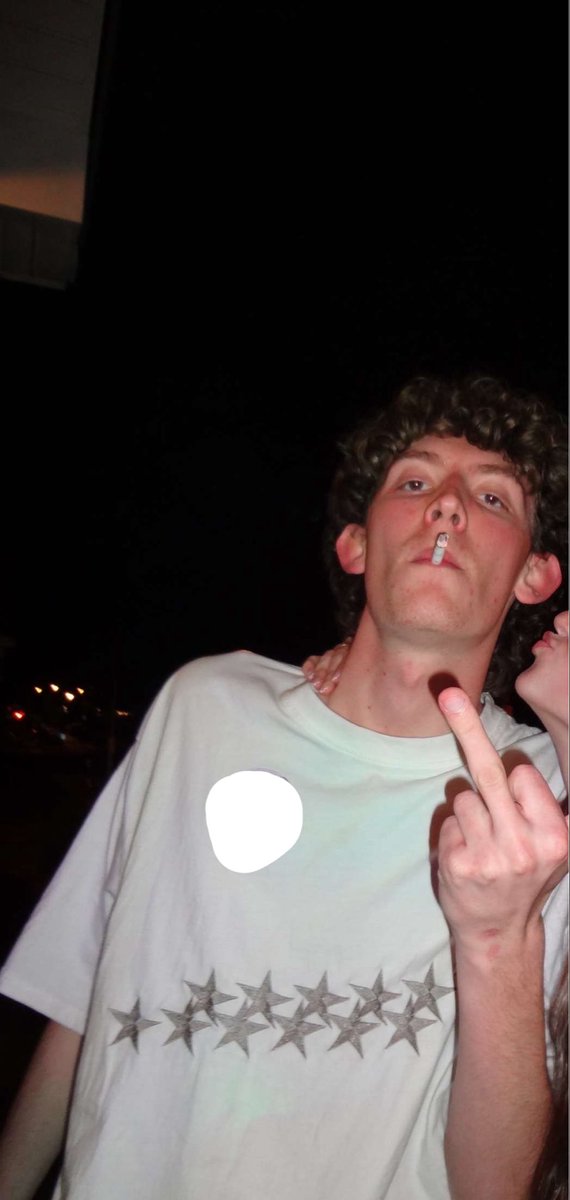 ryansvipp's tweet photo. got off work early who trynna hang https://t.co/UYncSEpqvn