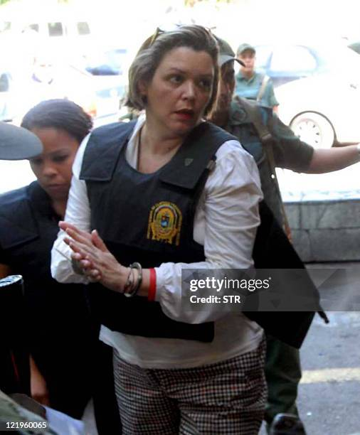 patriciajaniot's tweet photo. Símbolo de la persecución judicial y la falta de independencia del Poder Judicial bajo el gobierno desastroso de Hugo Chávez y Nicolás Maduro. 
María Lourdes Afiuni, de 63 años obtuvo la libertad plena hoy, luego de 17 años de persecución. 

En 2009 otorgó libertad condicional bajo fianza al empresario y banquero Eligio Cedeño, quien llevaba casi tres años en prisión preventiva sin juicio firme, acusado por delitos financieros relacionados con controles de divisas. 

El Grupo de Trabajo sobre Detenciones Arbitrarias de la ONU había calificado de arbitraria la privación de libertad de Cedeño.

Pocas horas después, el entonces presidente Hugo Chávez la criticó públicamente en cadena nacional de radio y televisión y pidió que se le impusiera la pena máxima de 30 años de prisión.

Fue detenida el 17 de diciembre de 2009. A La enviaron a una prisión donde se encontraban mujeres que ella había encarcelado. 

Su defensa informó que sufrió torturas físicas y psicológicas, agresiones, quemaduras con cigarrillos y violación sexual. 
Tuvo un embarazo que terminó en un aborto en prisión. Posteriormente en 2011 obtuvo prisión domiciliaria, libertad condicional dos años después. No podía trabajar ni hablar de su situación. 
 
En 2019 los jueces del régimen la condenaron por "corrupción espiritual”, un cargo inexistente en el Código Penal venezolano, interpretado como corrupción sin dinero o soborno.  

 Fue un caso que sirvió para intimidar a otros jueces. La captura de Maduro y el dominio de Estados Unidos en Venezuela le han dado la libertad total. Faltan más. Libertad para todos.