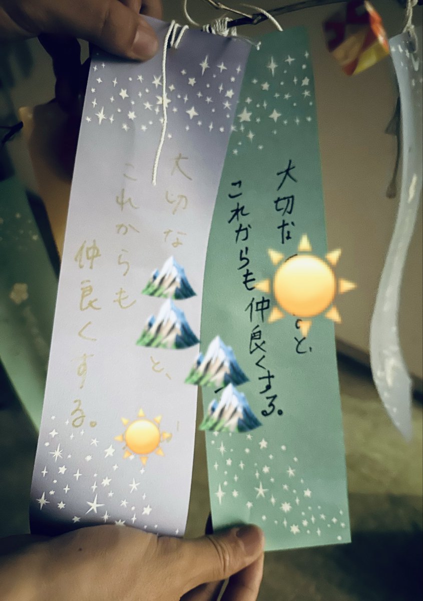 endexy's tweet photo. 竈門神社の七夕祭りに行った。

わたしの真似して、慣れない日本語＋縦書きで短冊書いてくれた坊や。

かわいすぎるやん😭😭😭 https://t.co/v8DO3s4bz4