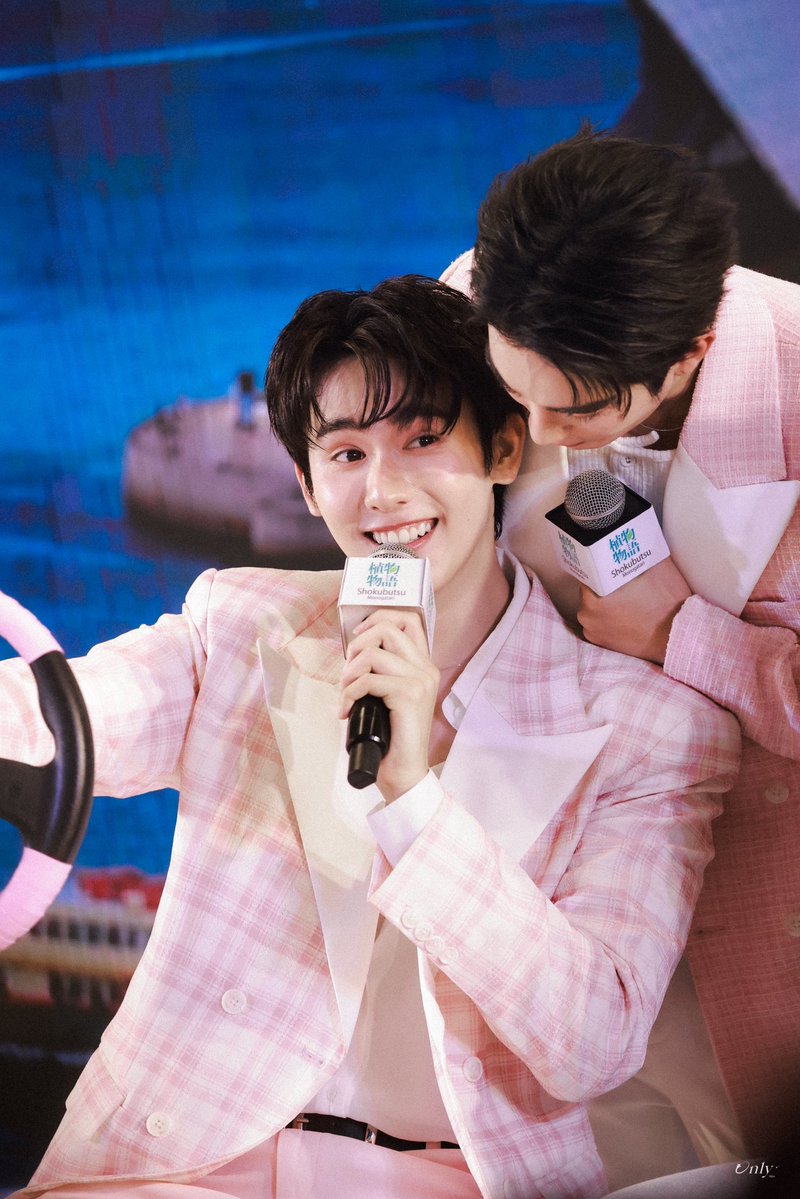 only_fbjs's tweet photo. • 260807 • 🦊🍅

ฟอสทนไหวได้ไง ! เป็นนี่…นี่ไม่ทน !!

FORCEBOOK WITH SHOKUBUTSU
#ShokubutsuXForcebook
#fforce_ #kasibook https://t.co/RLbchVeQ7z