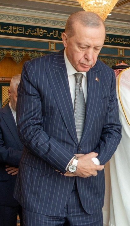 alitarakcii's tweet photo. Cumhurbaşkanı Erdoğan'ın kolundaki saatin markası ve değeri nedir? Bilen var mı? https://t.co/8YZYwNvmnZ