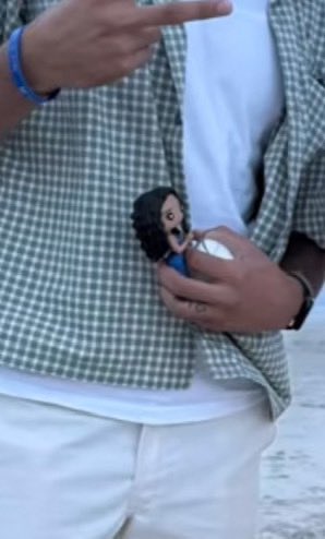 iwishyouflowers's tweet photo. sincere having a 3D model doll of melanie???? 😭😭😭 https://t.co/MlCU5rlyxc