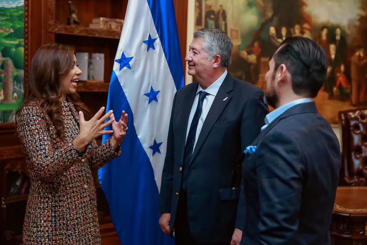 hnpresidencia's tweet photo. Gobierno recibe al CEO global de Fogo de Chão y abre diálogo para nuevas inversiones y empleos en Honduras. 🇭🇳 https://t.co/t4GJ0uEokR