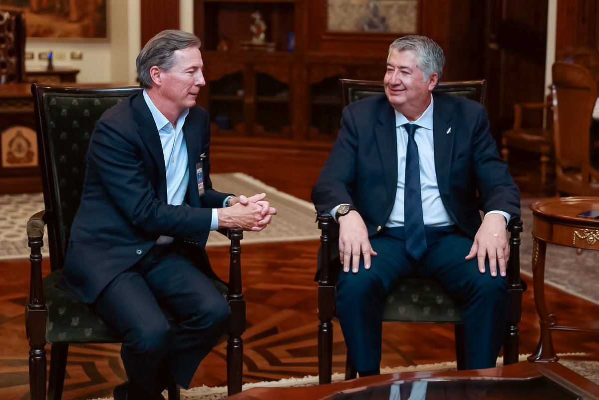 hnpresidencia's tweet photo. Gobierno recibe al CEO global de Fogo de Chão y abre diálogo para nuevas inversiones y empleos en Honduras. 🇭🇳 https://t.co/t4GJ0uEokR