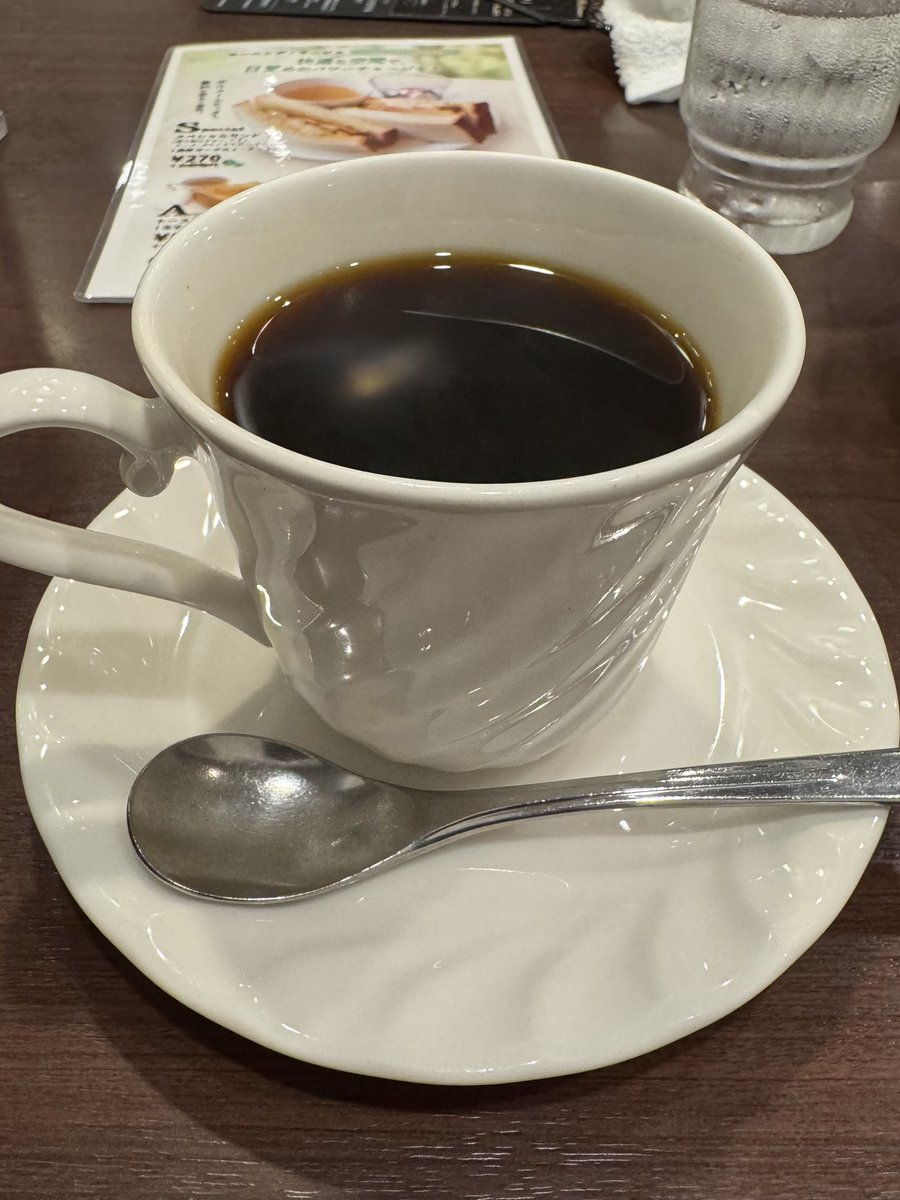 around4045's tweet photo. 殺人的に熱いぜ東京、電車の時間まで喫茶するしかない☕️ https://t.co/WM02sUTEE7