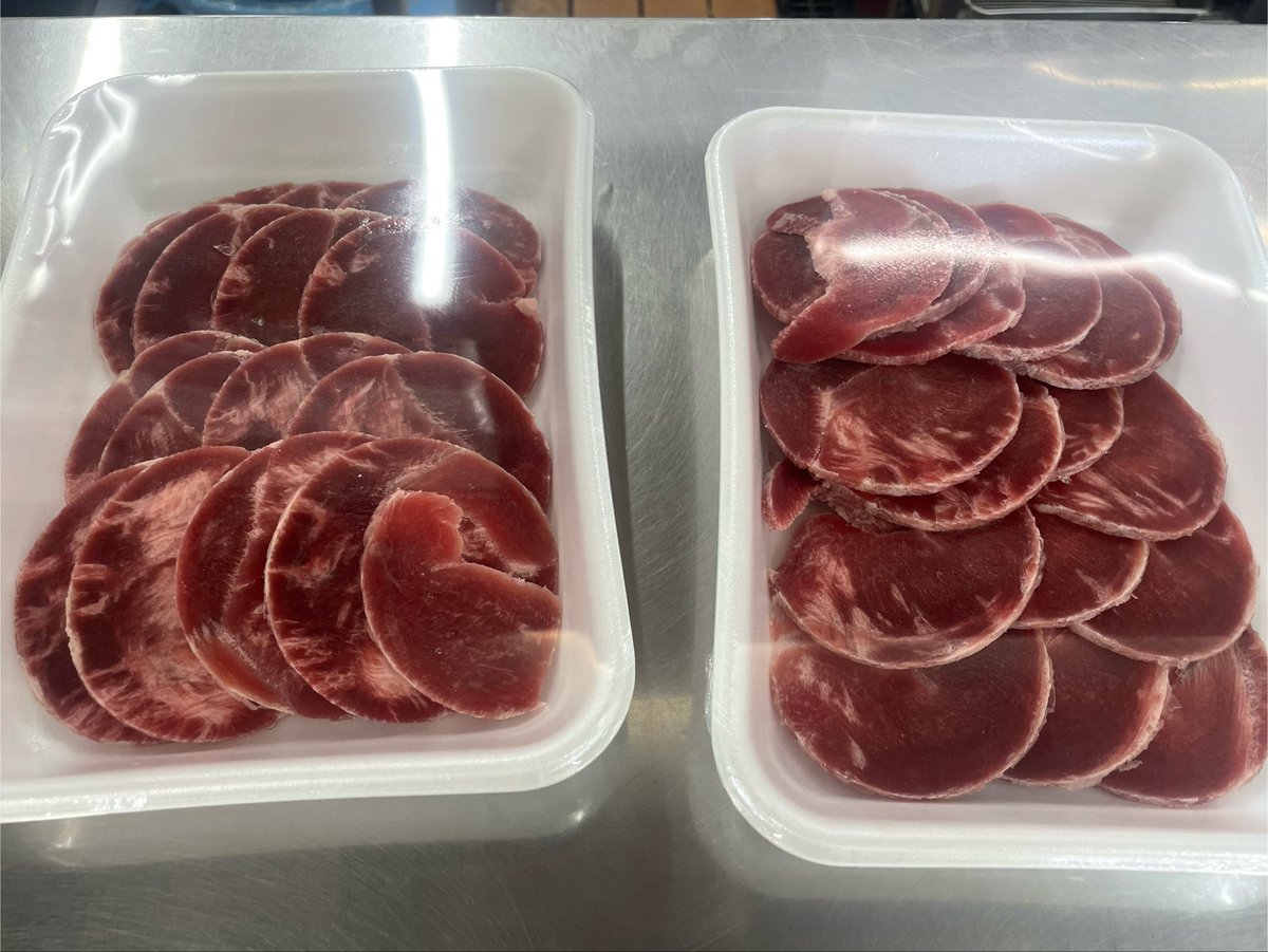 GOTO_PARADISES's tweet photo. ねむ子とアンチテーゼの為に早起き！
朝から近所の仲良しお肉屋さんきた！お目当ての牛タンとハラミ頼んどいたの受け取ったらなんか色々サービスももらったから保冷ばっちりでそれも持ってきます🫶 https://t.co/cKpOODIdLR