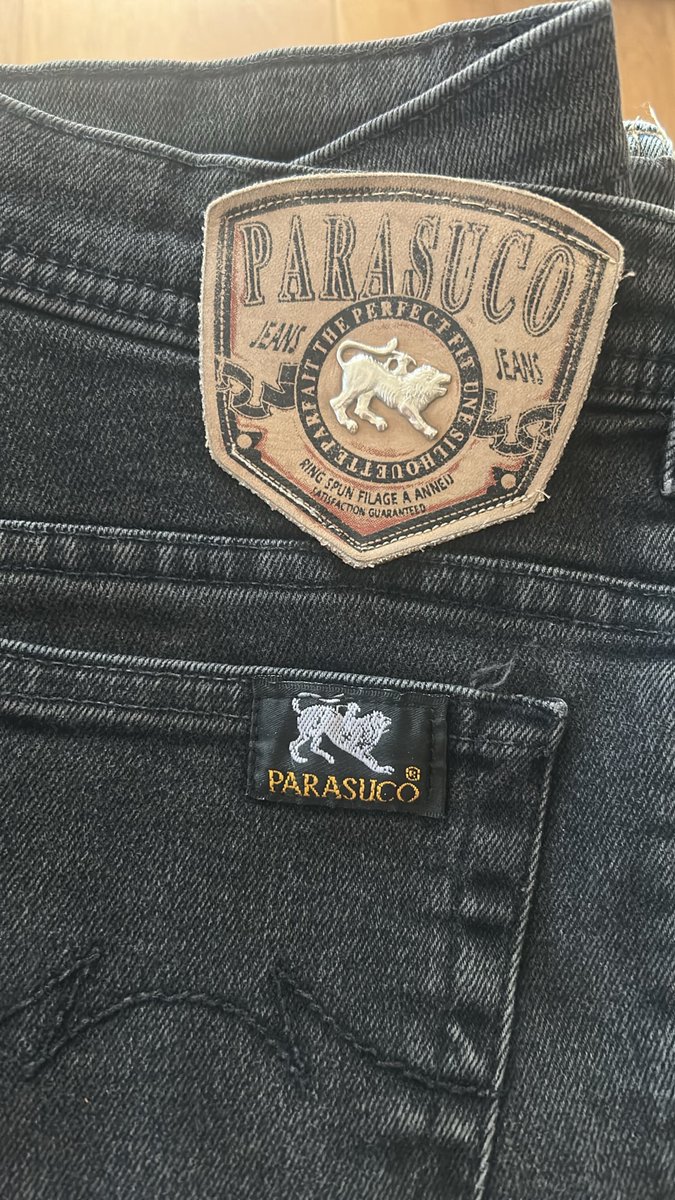 母のジーンズを古着屋さんに持っていかないと。 PARASUCO SASSON など 