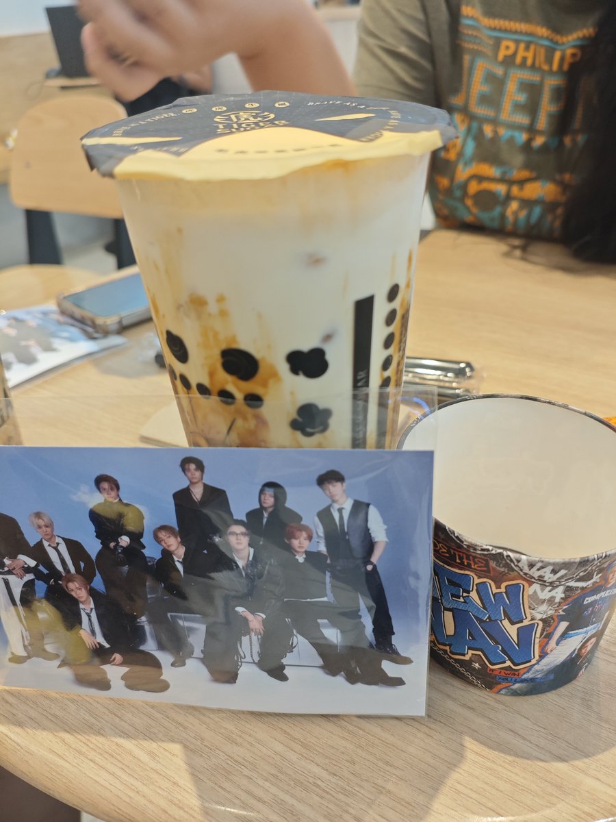 pjihooned's tweet photo. Ayun na nga ang oat

SIXFINITY WITH TREASURE
#TREASURE6thANNIVERSARY
#트레저와함께한6년
#TREASURE @treasuremembers https://t.co/9kyclw53my