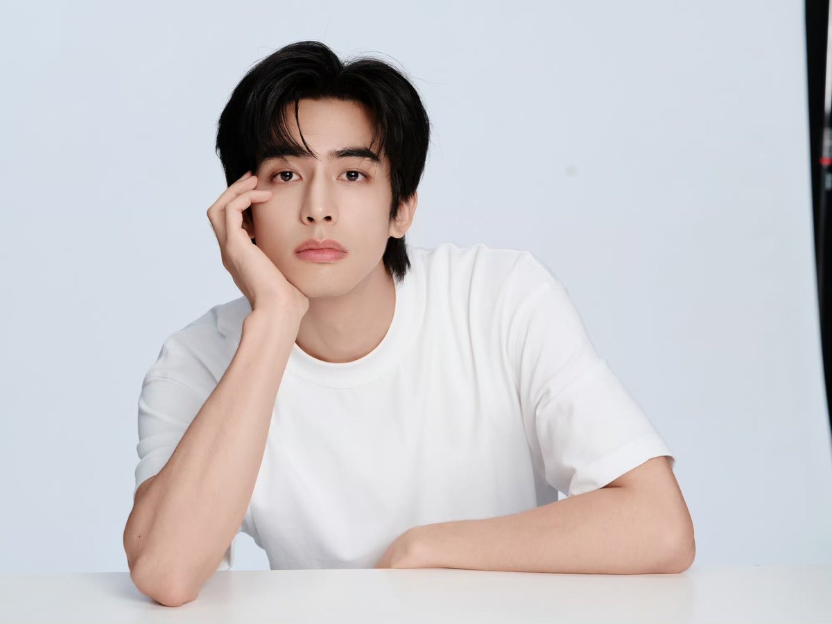 SWL99_update's tweet photo. [260808]

Studio Weibo Update

Protect your skin’s natural vitality and enjoy a clean, refreshing summer with Song Weilong.

#SongWeilong #宋威龙 #송위룡

1/2 https://t.co/S0KGwmrEcJ