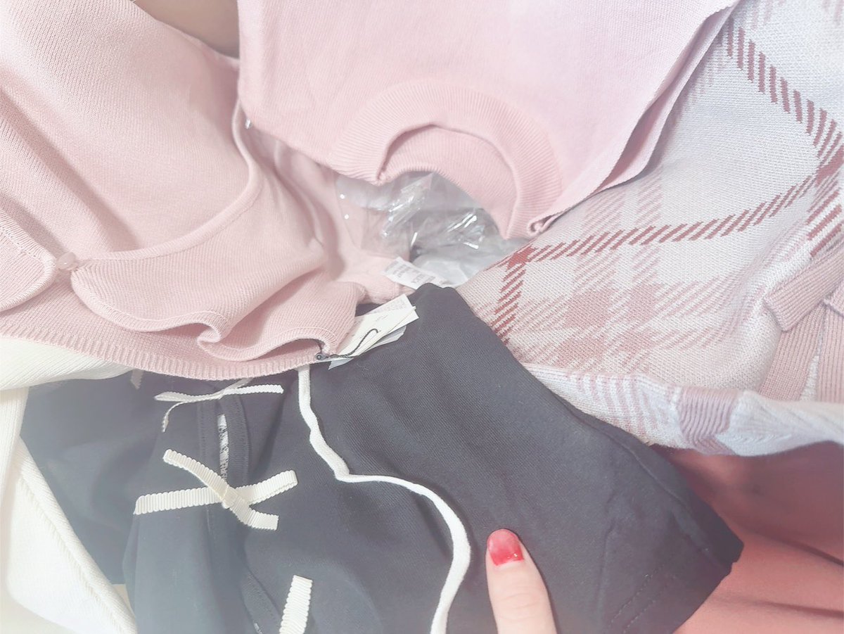mmk_ang's tweet photo. 新しい服届いた〜！
明日着ちゃおうかなっ(❁ᴗ͈ˬᴗ͈) https://t.co/hPO2E0eu60