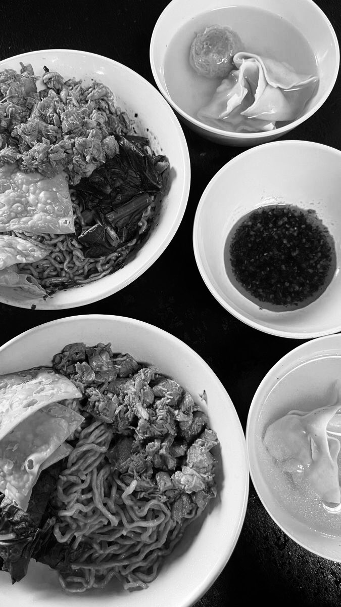 terkoeyak's tweet photo. @TamagoPost ㅤ️️

ㅤ️️
Bimo, 2005.
Suka makan dan mie ayam. Lebih nyaman habiskan 2 porsi mie ayam ketimbang 1.

Yang di sana, suka makanan apa? Bisa habis berapa kalau sedang suka-sukanya.
ㅤ️️

ㅤ️️ https://t.co/YnkPVBNINw