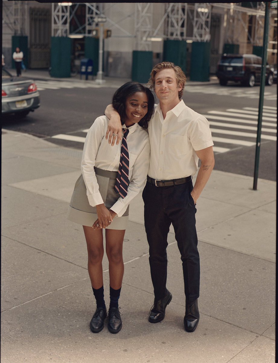 hannahv3rse's tweet photo. her bending to be shorter than him and him standing on his tiptoes to be taller than her #INJECTIT https://t.co/73aAsySnpm
