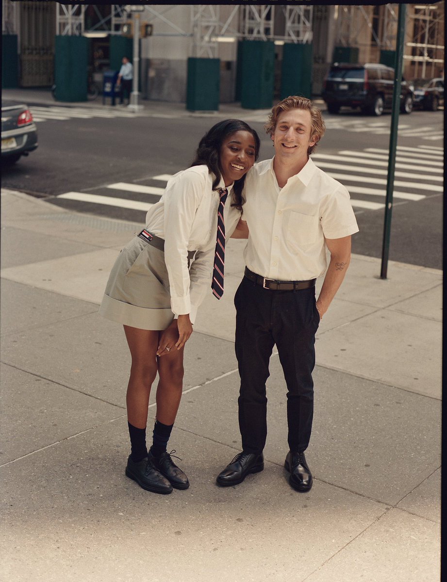 hannahv3rse's tweet photo. her bending to be shorter than him and him standing on his tiptoes to be taller than her #INJECTIT https://t.co/73aAsySnpm