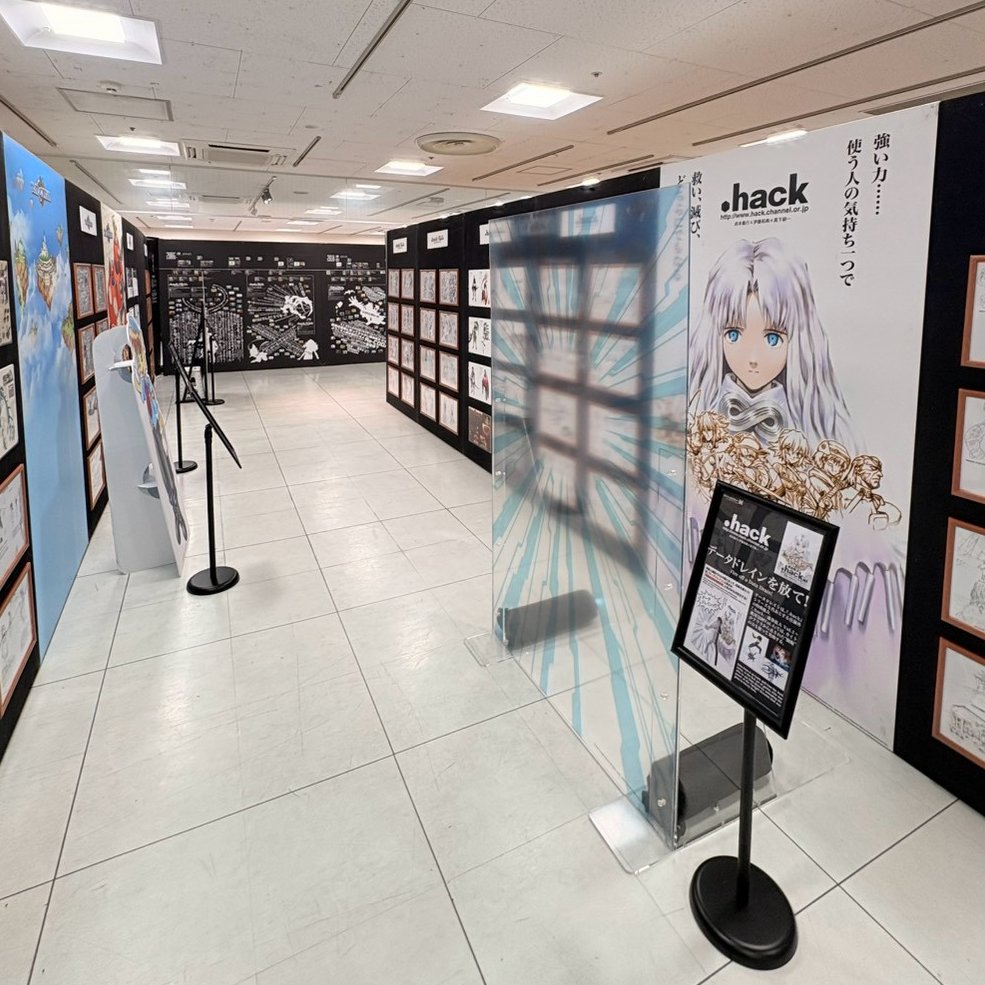 PR_CC2's tweet photo. 【 #サイバーコネクトツー展 in 岩手】

本日より開催🎉
入場無料！明日は松山洋のサイン会も実施！

📅 8/8(土)〜8/9(日) 10:00〜19:00
　 ※最終日 8/9(日) は16:00閉場
🏛️ パルクアベニュー・カワトク 7F 催事場

━━━━━━━━━━
✨ 見どころ
━━━━━━━━━━
🖊️ 松山洋 サイン会
　 8/9(日) 15:00〜16:00
　 ※物販商品、または既にお持ちの当社関連商品をご持参ください
🖼️ 30年の歴史と名セリフを振り返るパネル
📂 貴重な開発資料の数々
📸 記念フォトスポット
🎁 来場特典あり

━━━━━━━━━━━
🛍️ グッズは新商品追加！
━━━━━━━━━━━
サイバーコネクトツー展 クリアポケット付きトートバッグ　2,970円
.hack//G.U. 20th Anniv. 八相ワイヤーアクキー　各1,200円

ぜひ会場へお越しください！

🔗 https://t.co/O1dxEqkifv
#CC2展 #CC2_30th